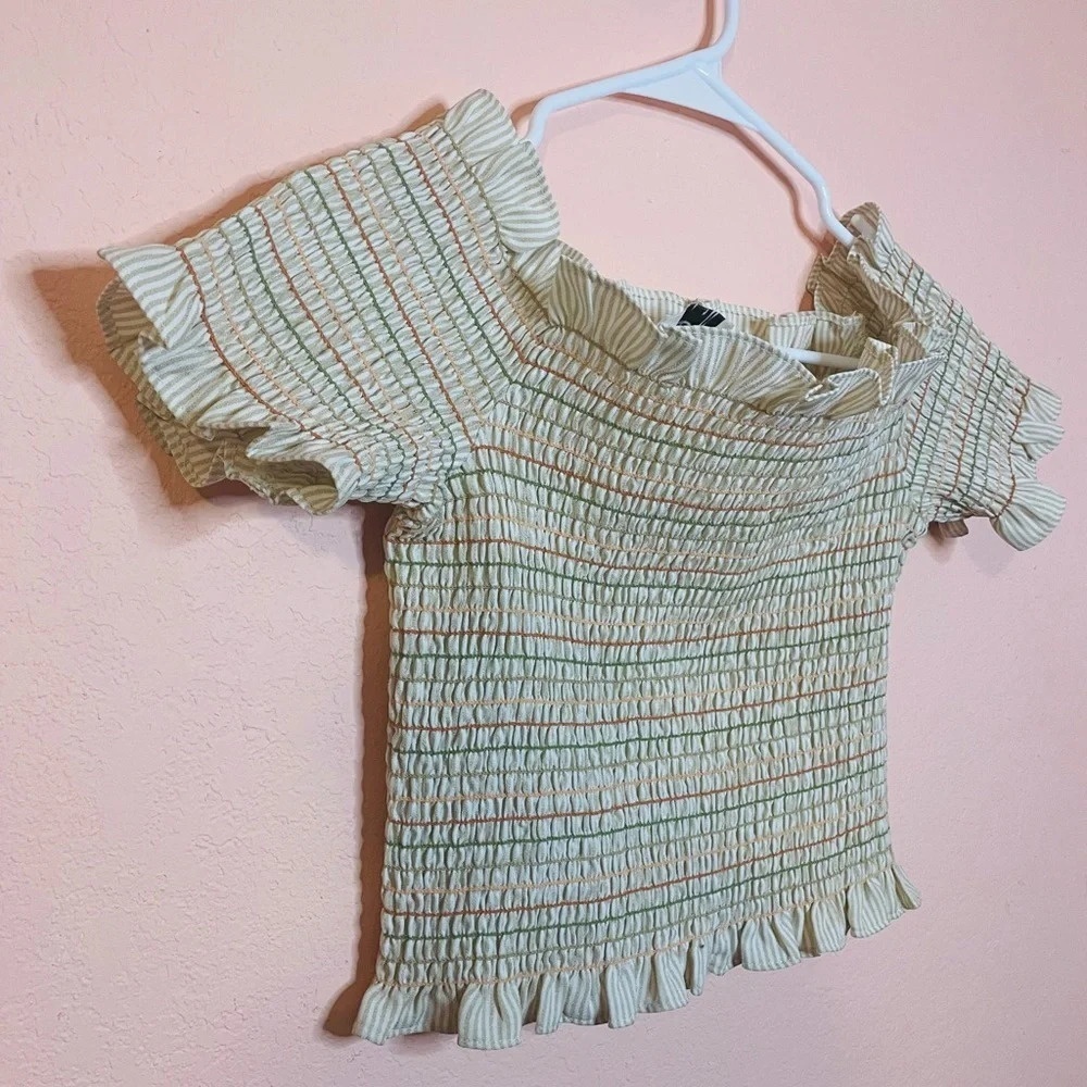 Storia Multicolor Embroidered Smocked‎ Ruffle Neck Crop Top size L Tan/Cream